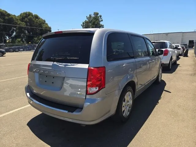 Used 2018 Silver Dodge SE image 5