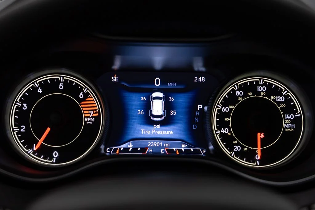 Used 2023 Gray Jeep Altitude image 17