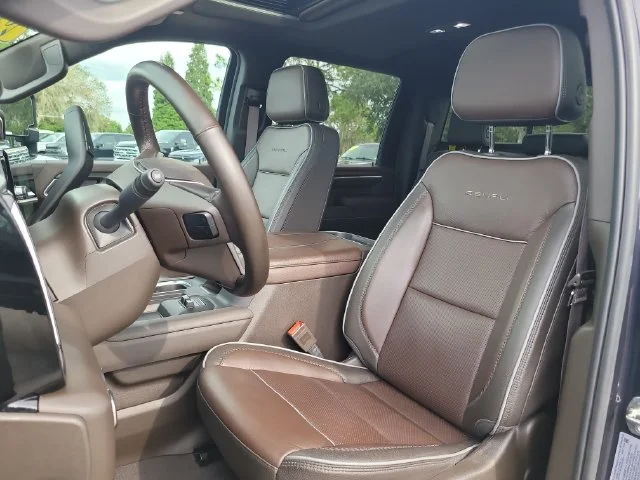 Used 2025 Silver GMC Denali image 19