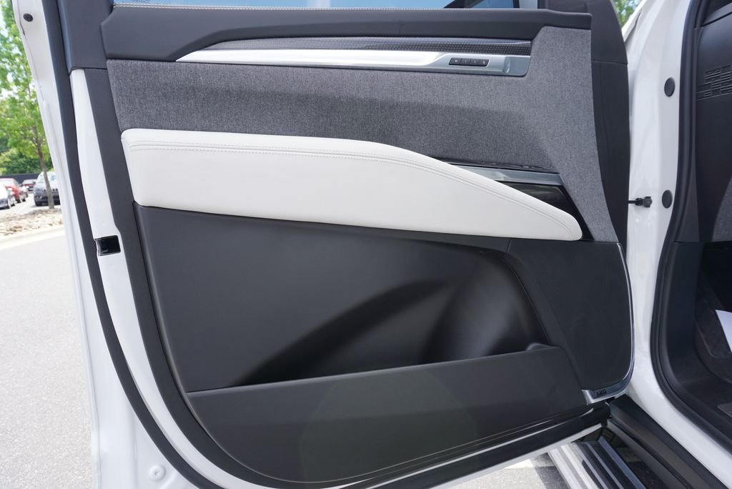 Used 2025 Crystal White Cadillac V-Series image 17