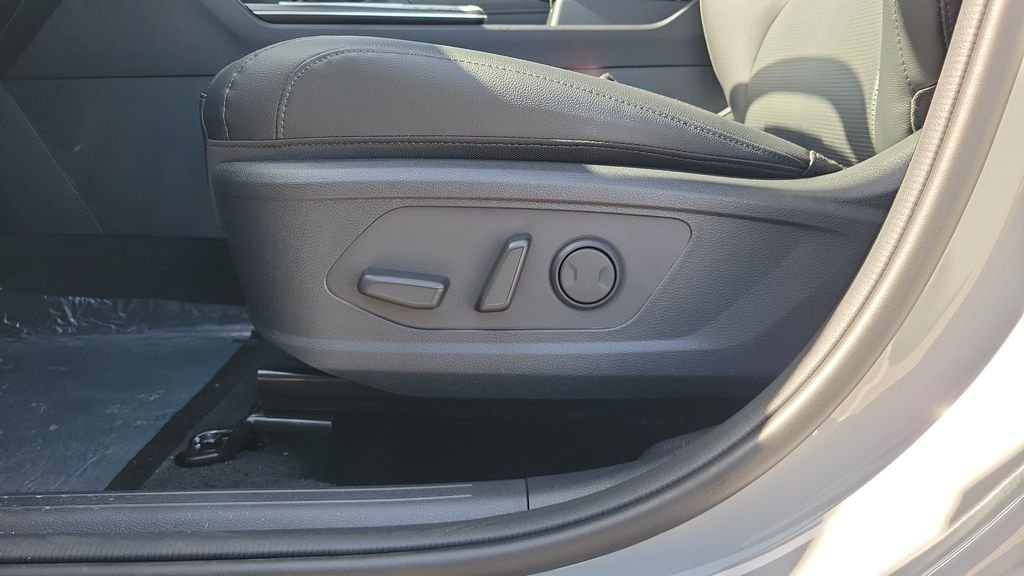 New 2026 Wolf Gray Kia SX image 24