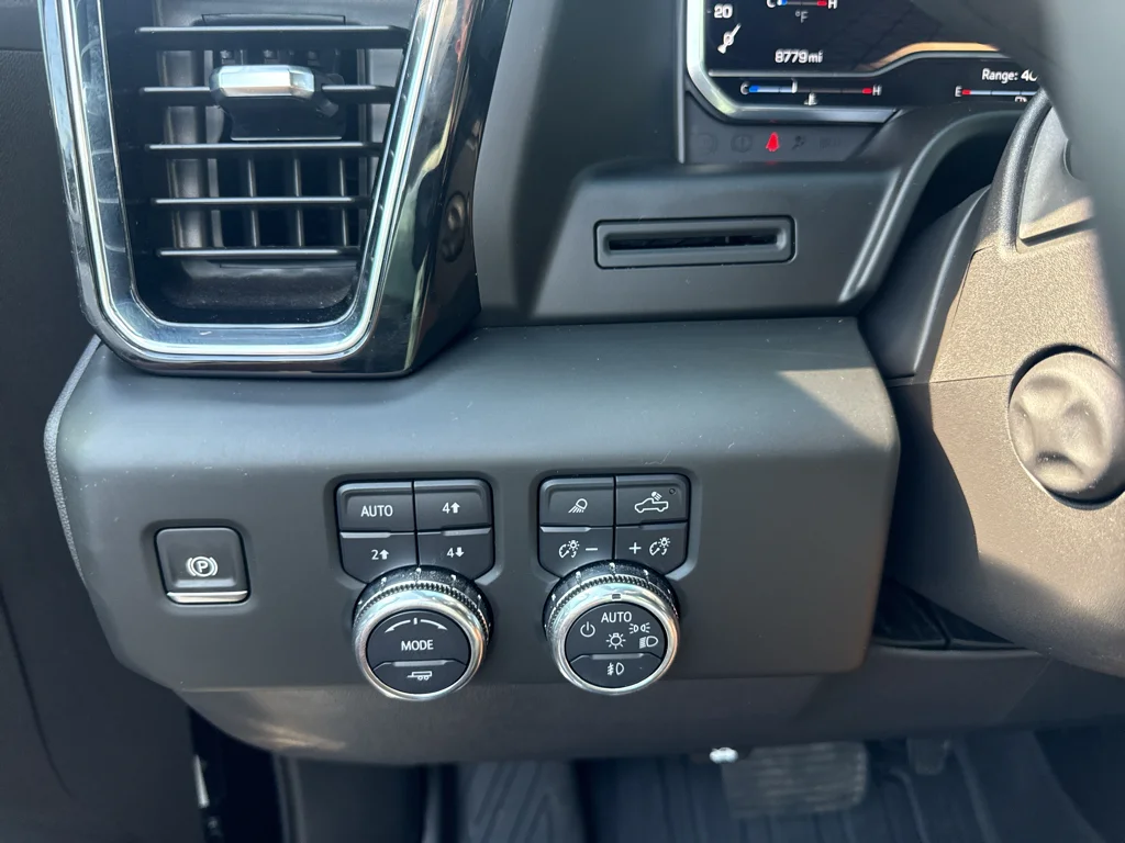 Used 2025 Onyx Black GMC Denali image 18