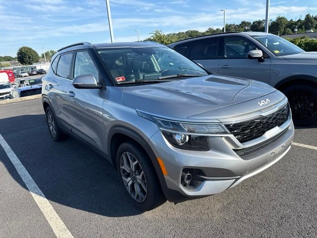 Used 2022 Gray Kia EX image 2