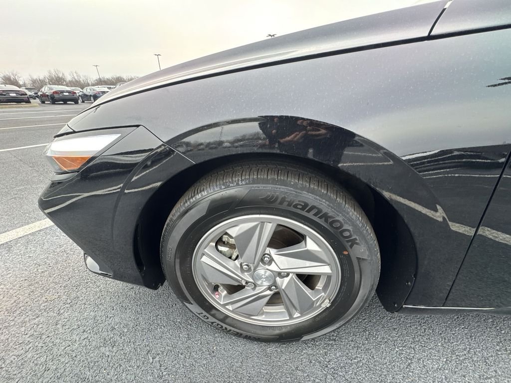 Used 2024 Black Hyundai SE image 10