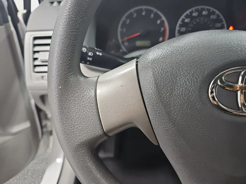Used 2010 White Toyota LE image 18