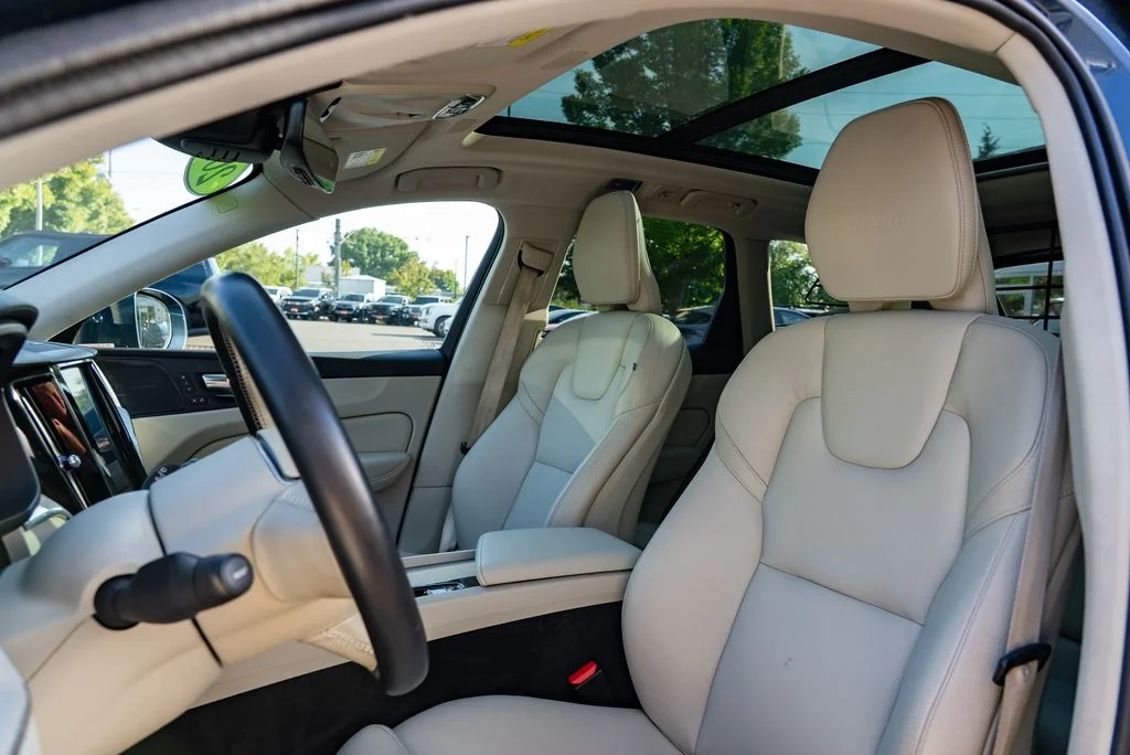 Used 2019 Blue Volvo T6 Inscription image 22