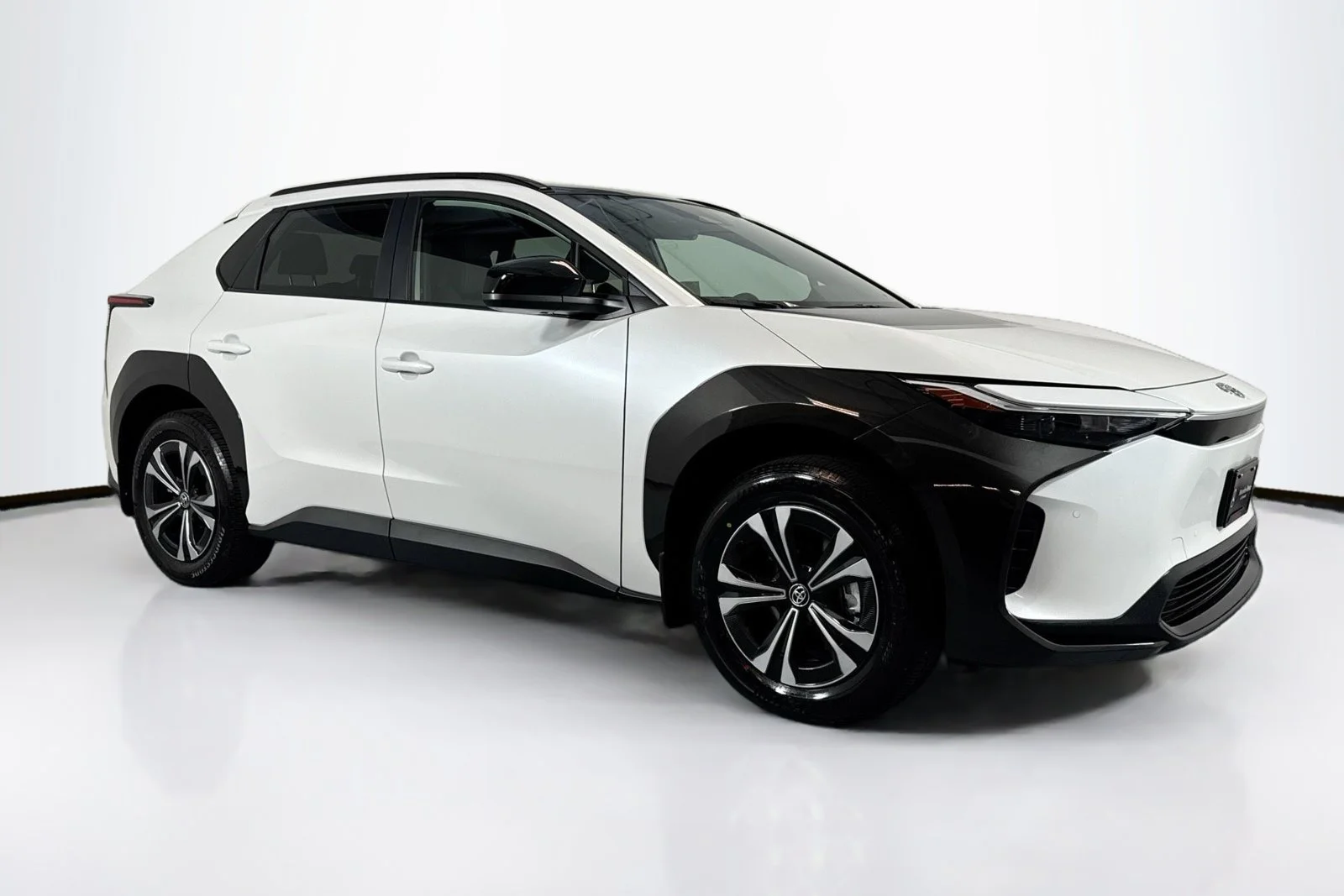 Used 2025 White Toyota Limited image 3