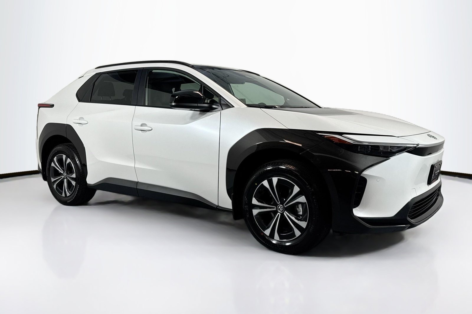Used 2025 White Toyota Limited image 3