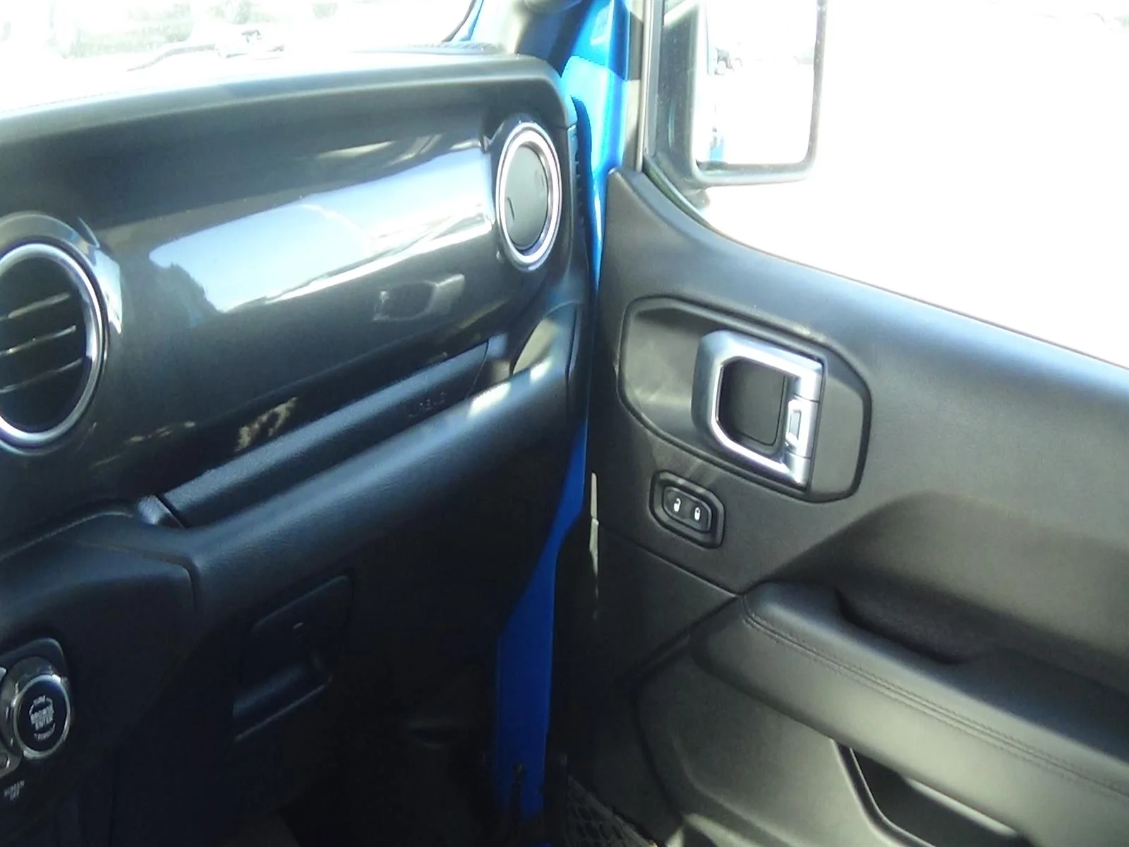 Used 2021 Hydro Blue Pearl Coat (pbj) Jeep Sahara Altitude image 28