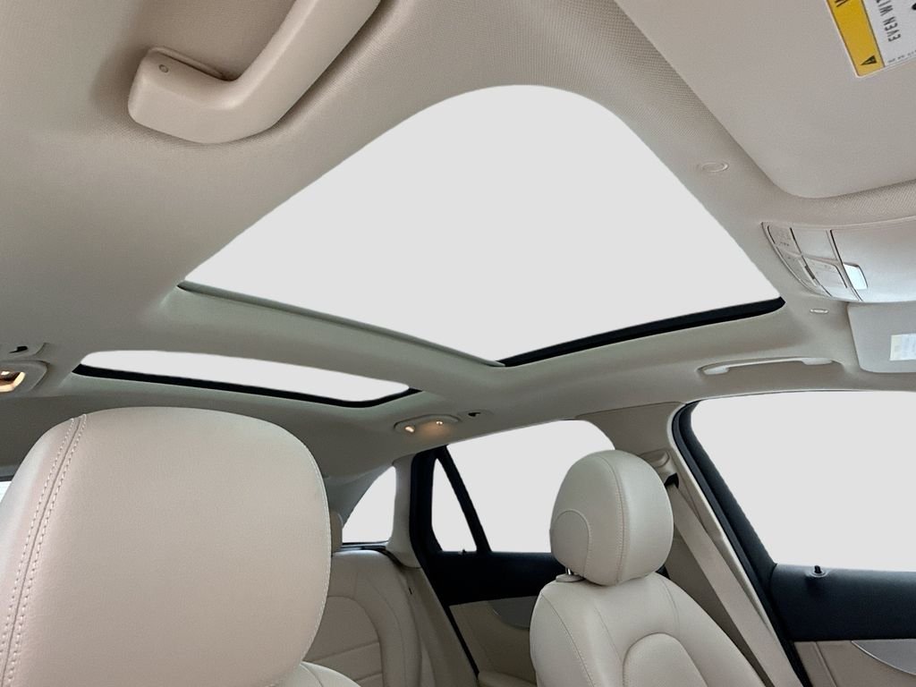 Certified Used 2022  Mercedes-Benz GLC 300 image 16