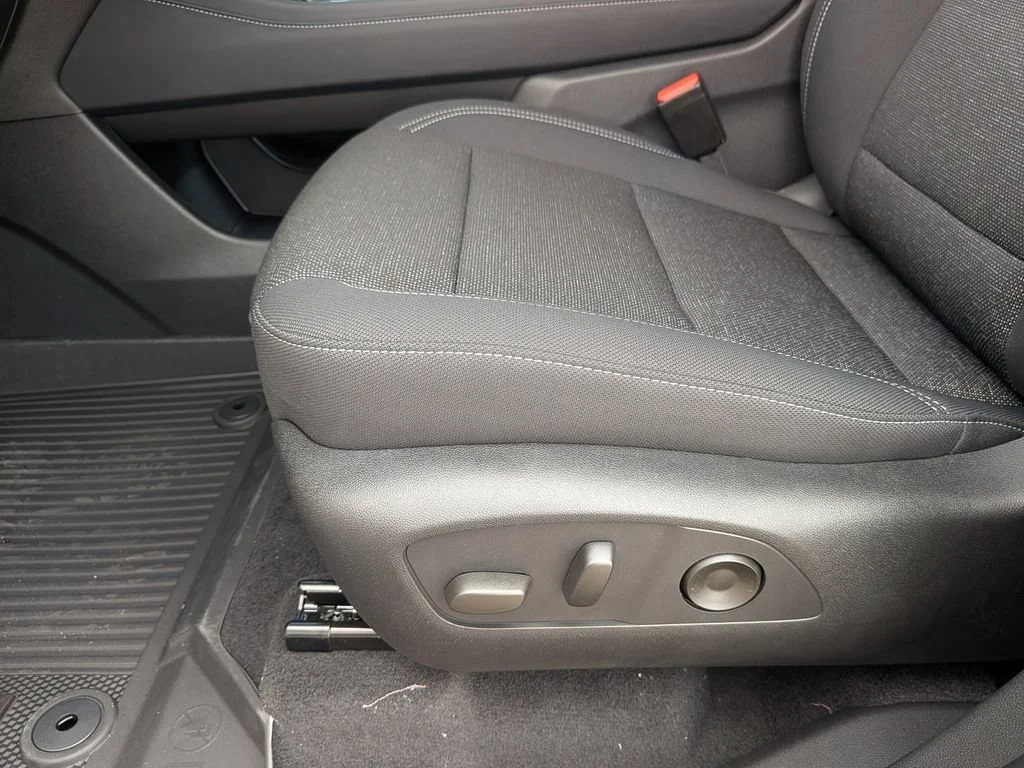 New 2026 Summit White Chevrolet LT image 17