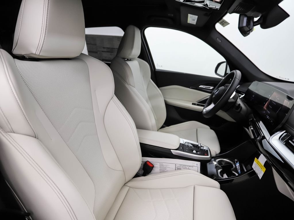 Used 2026 White Metallic BMW xDrive28i image 32
