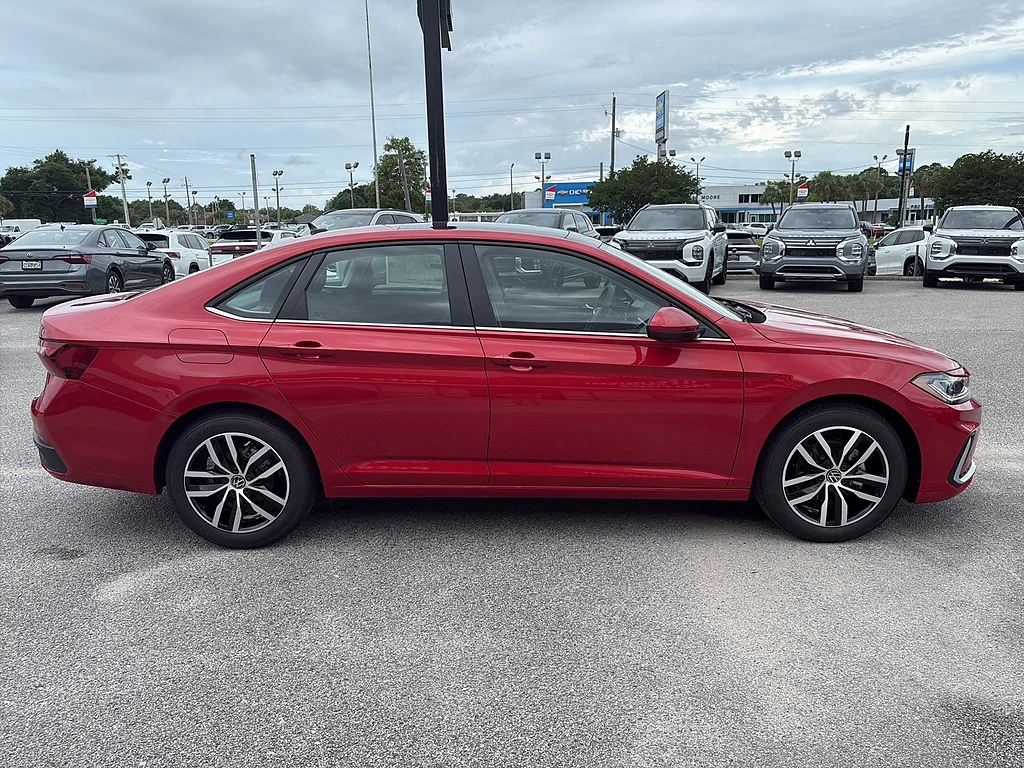 New 2026 Kings Red Metallic Volkswagen SE Auto image 4