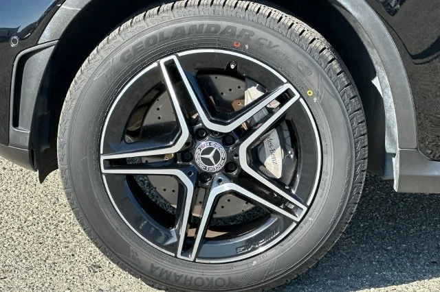 Used 2022 Black Mercedes-Benz GLC 300 image 33