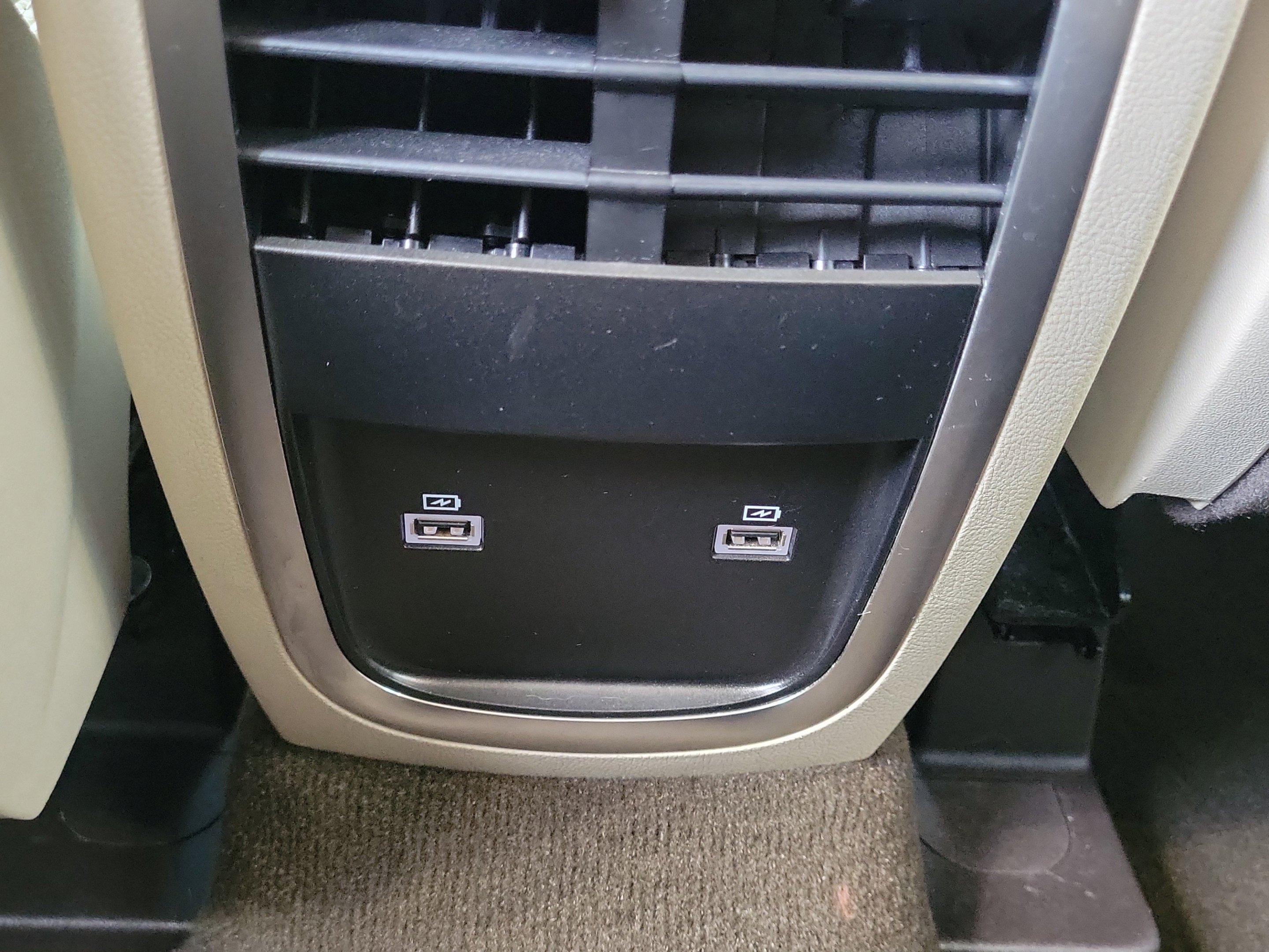 Used 2019 Sea Green Lincoln Standard image 13