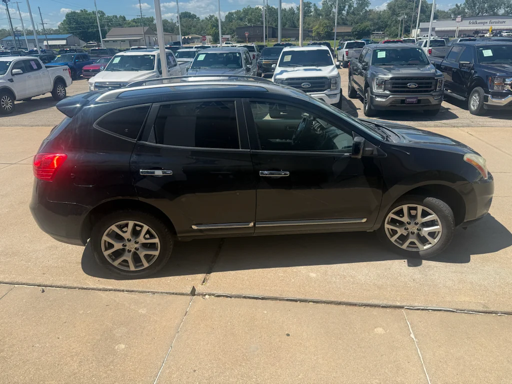 Used 2012 Super Black Nissan SL image 7