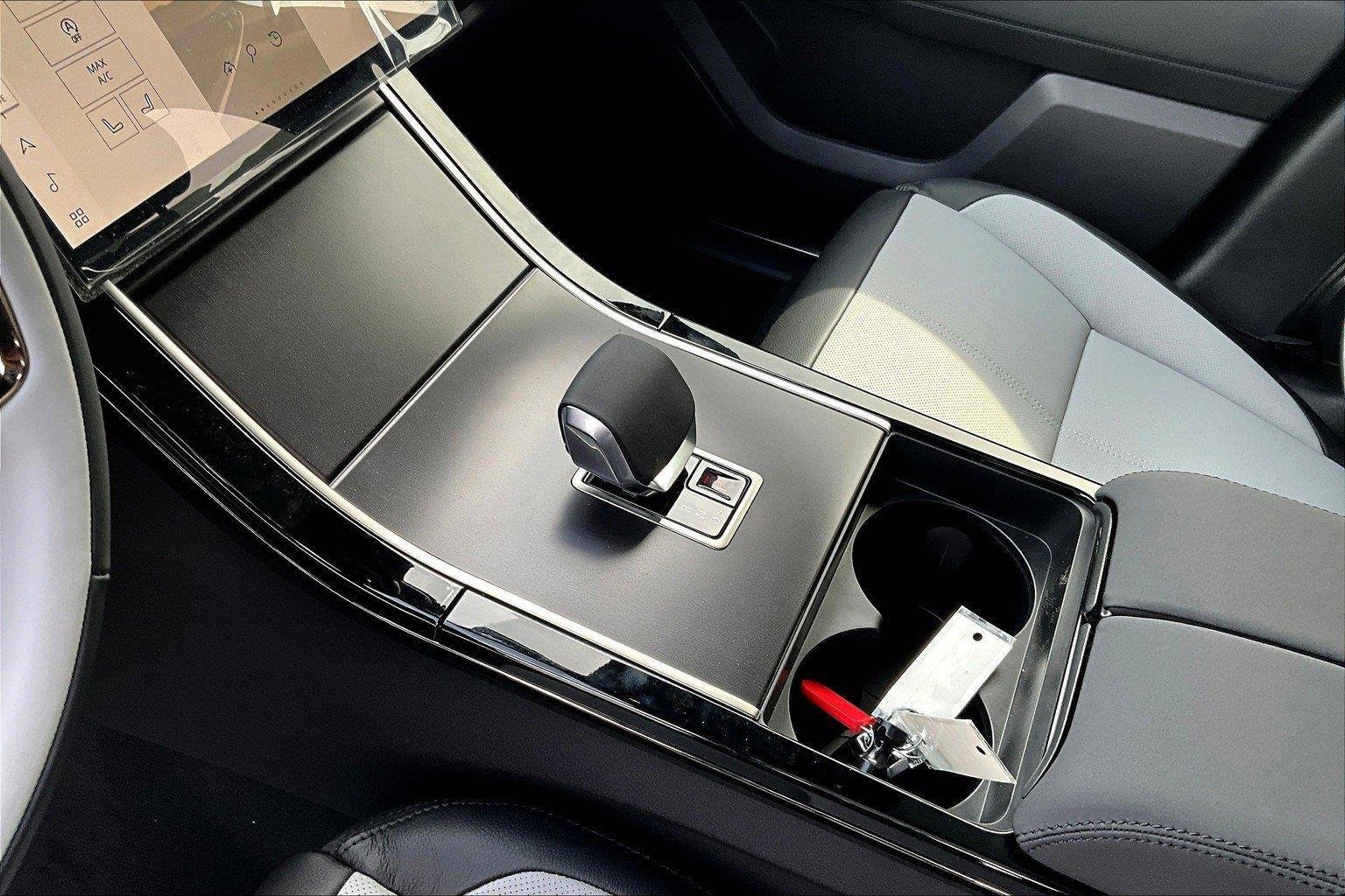 New 2026 Santorini Black Land Rover Dynamic image 10