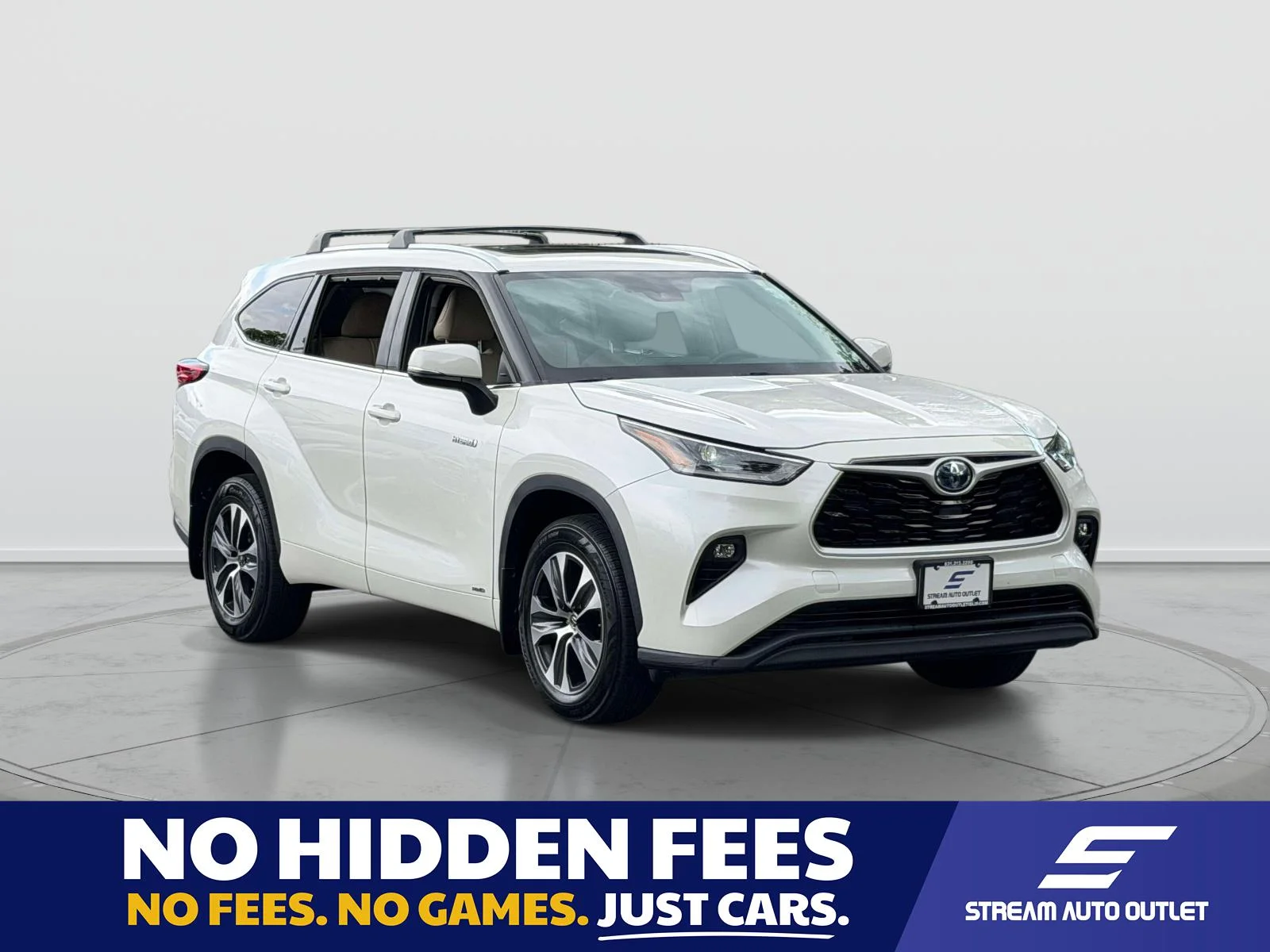 Used 2021 White Toyota XLE image 1