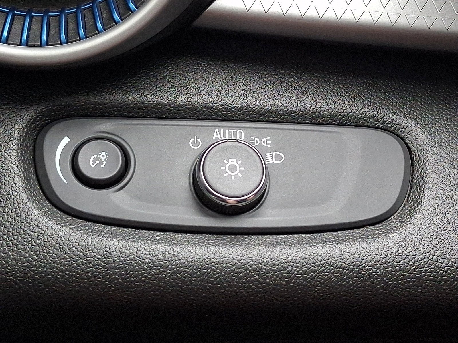 2024 Chevrolet Trax LS - Photo 22