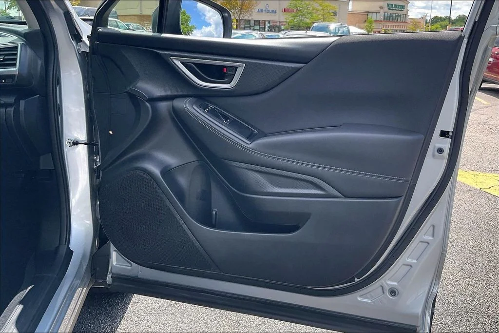 Used 2019 Silver Subaru Base image 27