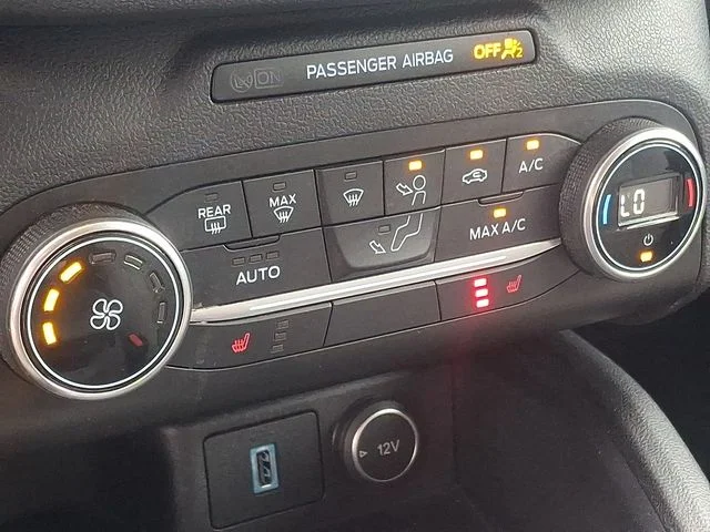 Used 2020 Green Ford SE image 15