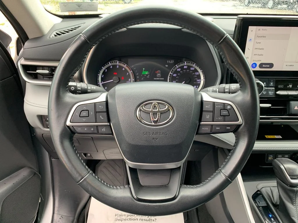 Used 2023 Silver Toyota XLE image 27