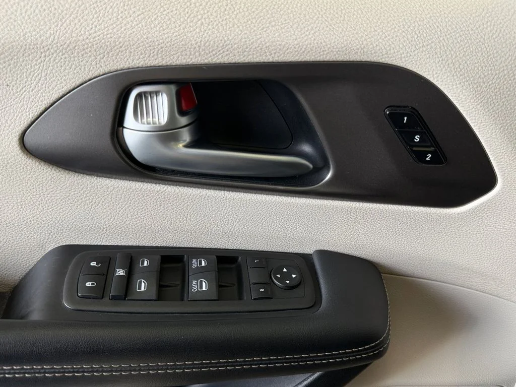 Used 2024 Silver Chrysler Touring L image 28