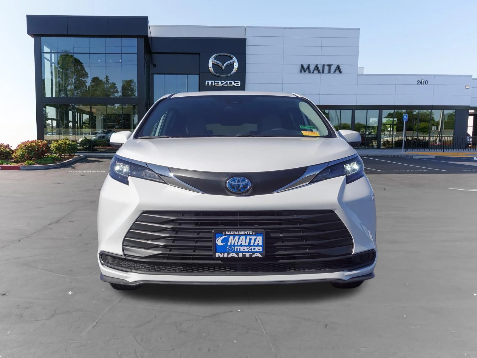 Used 2025 Ice Cap Toyota LE image 8