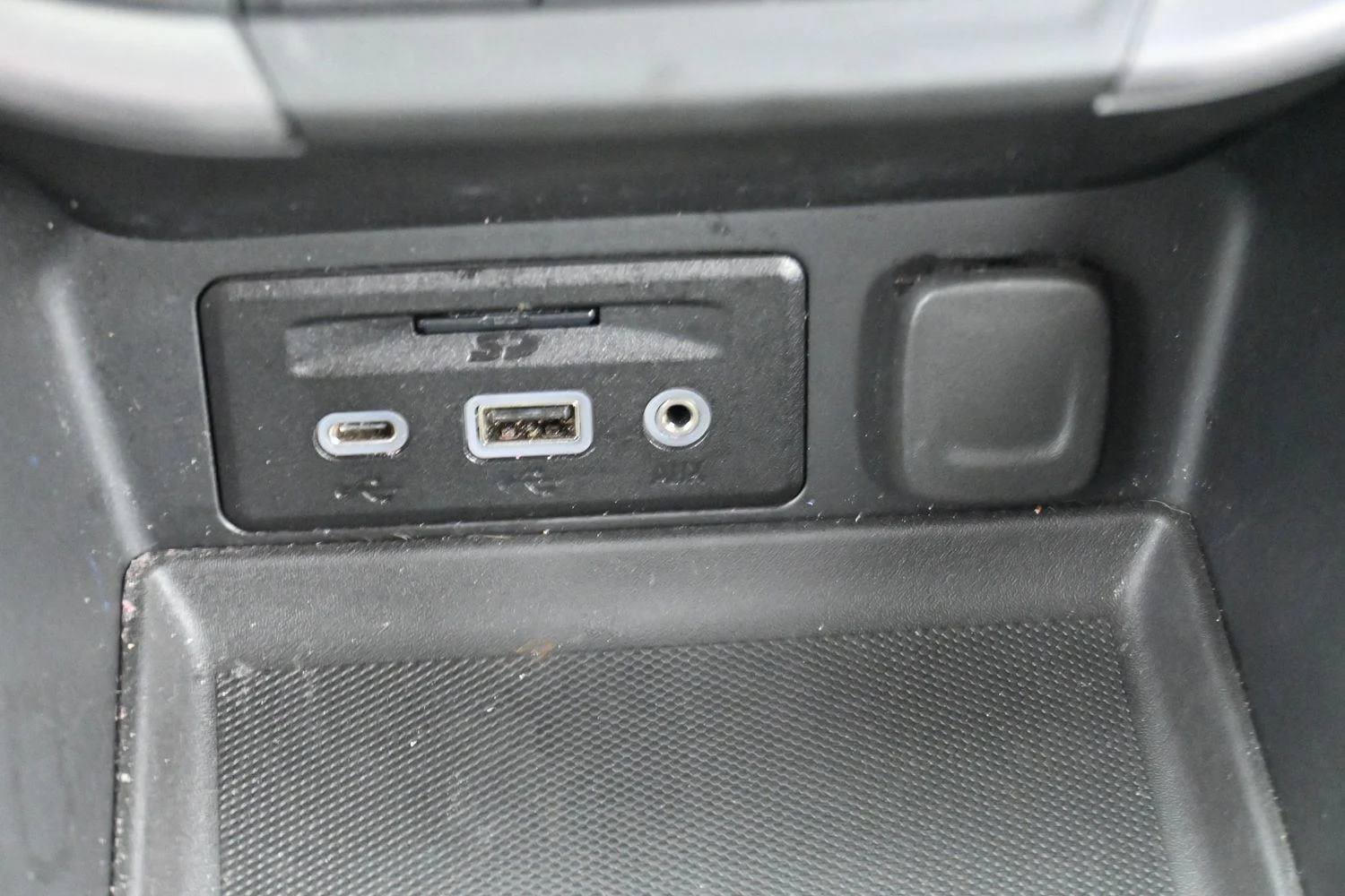 Used 2023 Sterling Metallic GMC AT4 image 27