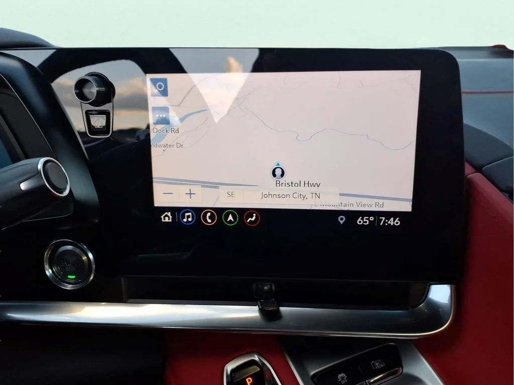 Used 2020 White Chevrolet Stingray image 26