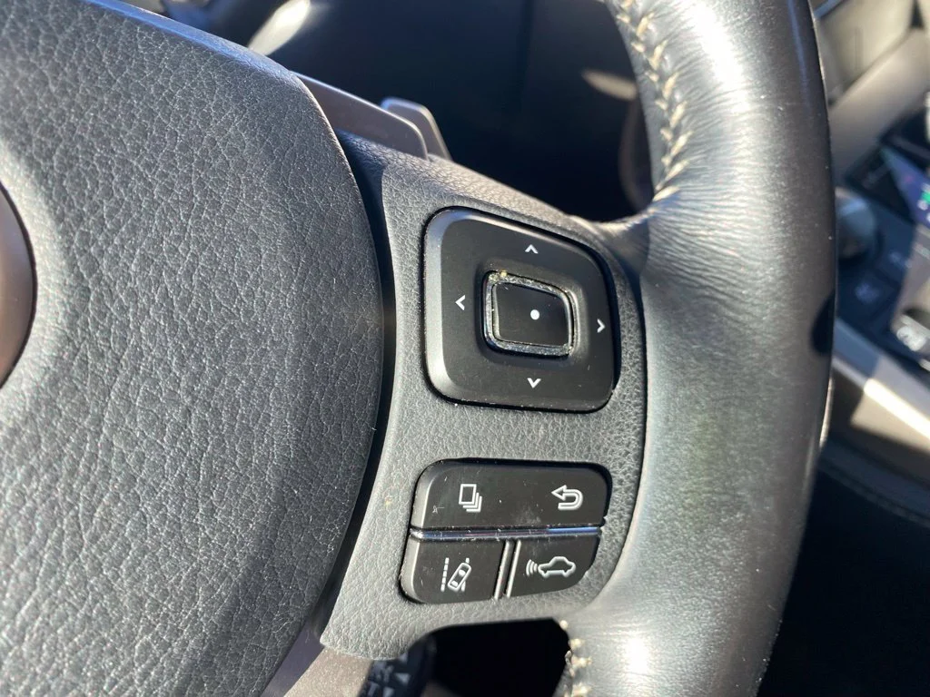 Used 2019 Silver Lexus 300h image 30