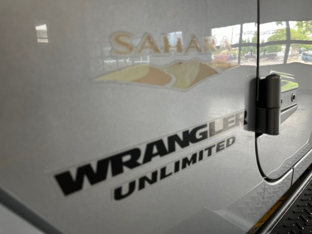 Used 2014 Billet Metallic Clearcoat Jeep Unlimited Sahara image 14