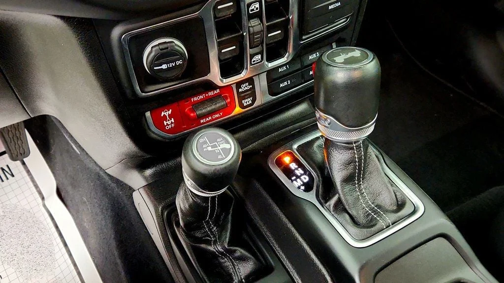 Used 2024 High Velocity Clearcoat Jeep Rubicon X 4x4 w/ Sky One-Touch Power Top & Nappa Leathe image 17