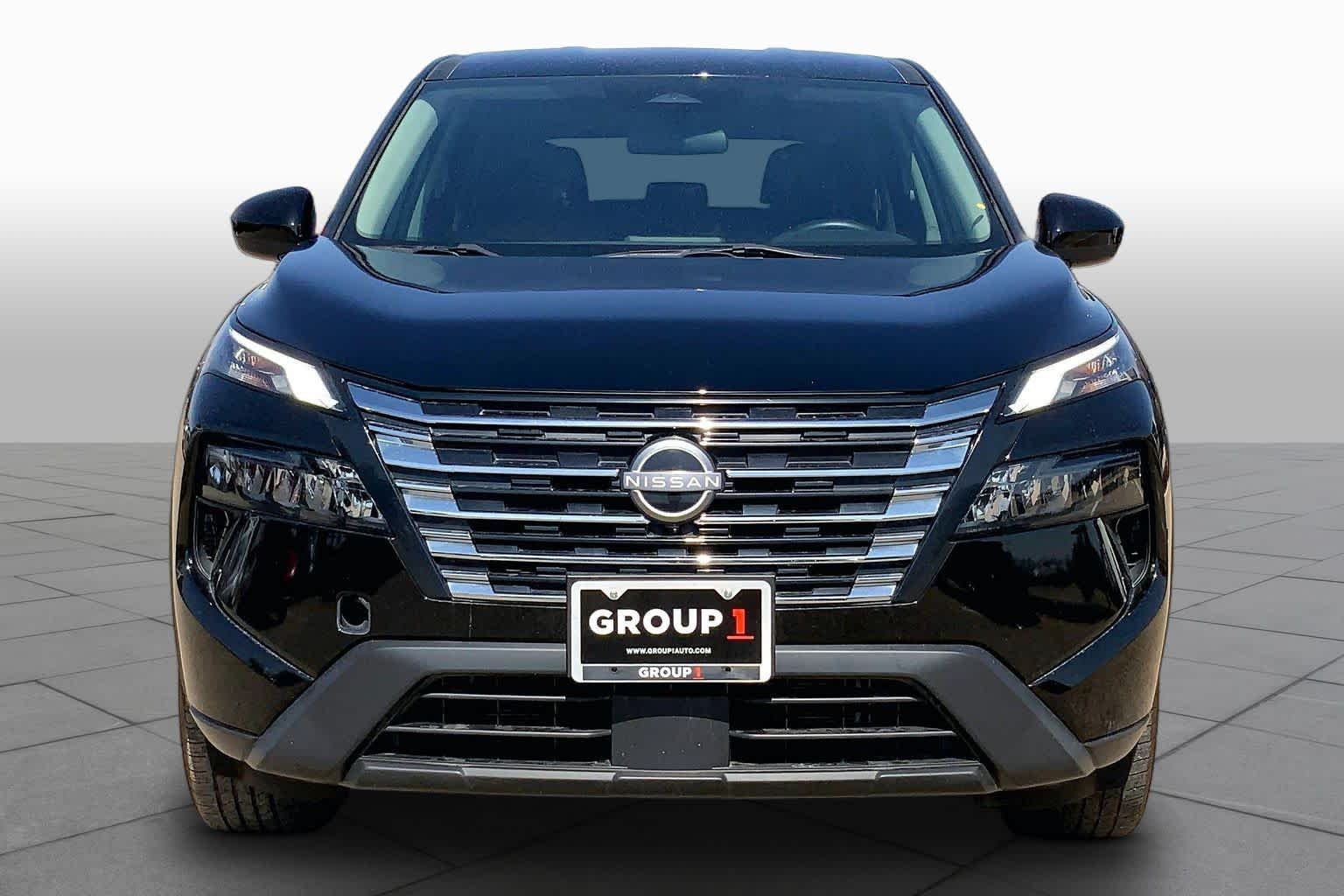 Used 2024 Super Black Nissan SV image 4