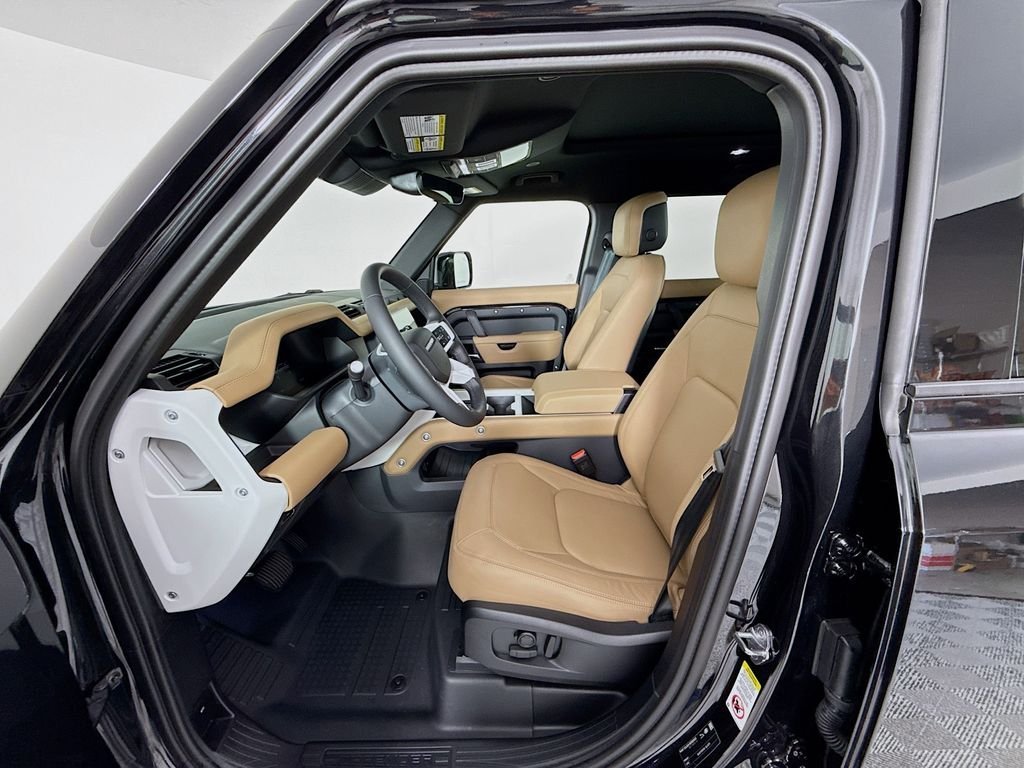 New 2026 Santorini Black LAND ROVER X-Dynamic SE image 5