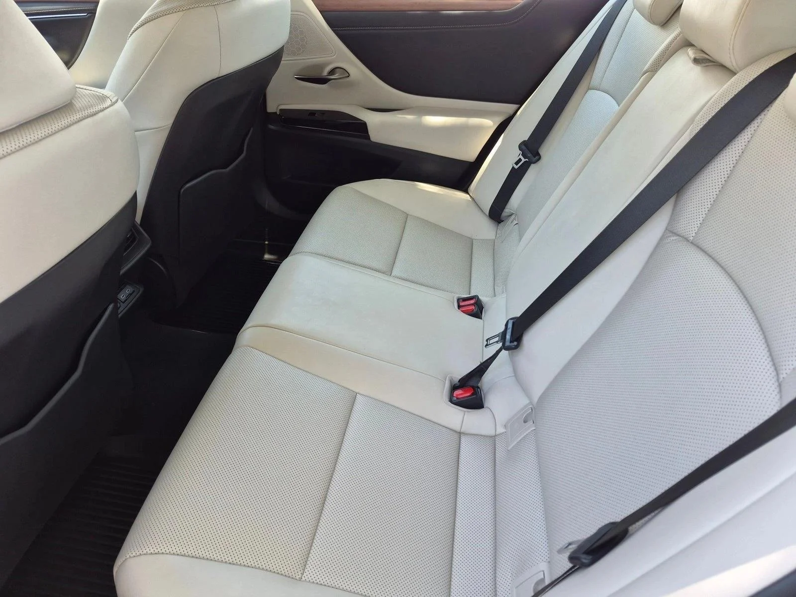 Certified Used 2025 Iridium Lexus ES 350 image 17