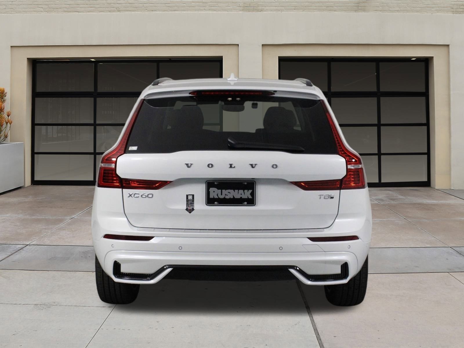 2025 Volvo XC60 Hybrid T8 Plus photo 4