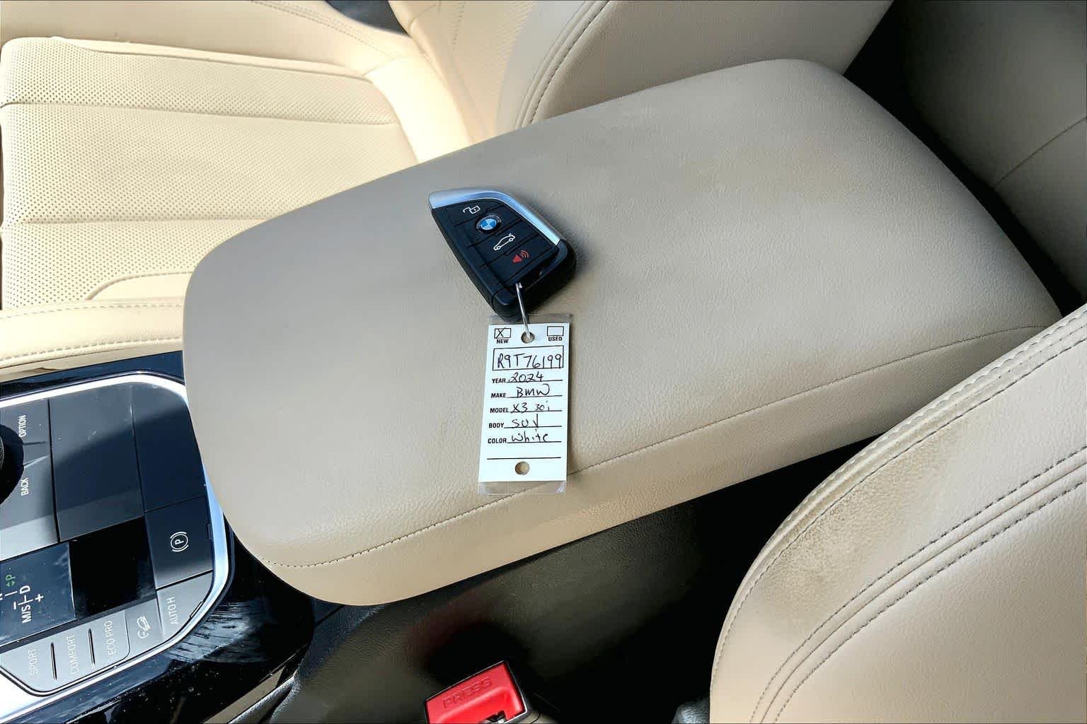 Used 2024 Mineral White Metallic BMW xDrive30i image 15
