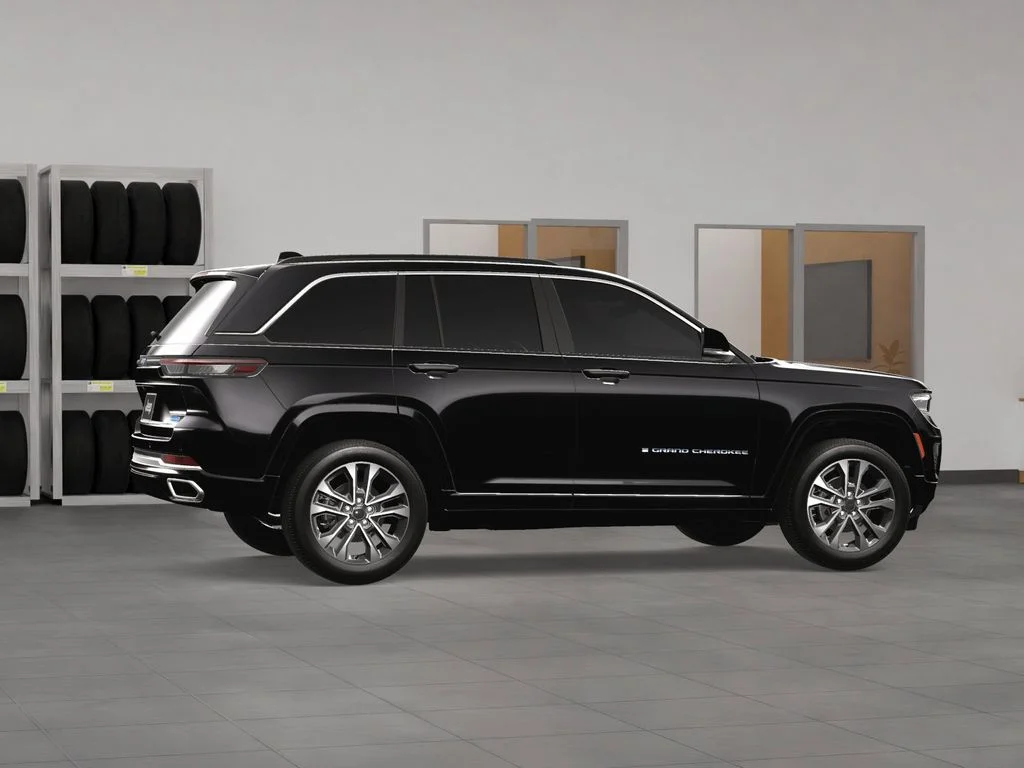 New 2024 Diamond Black Crystal Pearl-Coat Exterior Paint Jeep Overland 4xe image 7