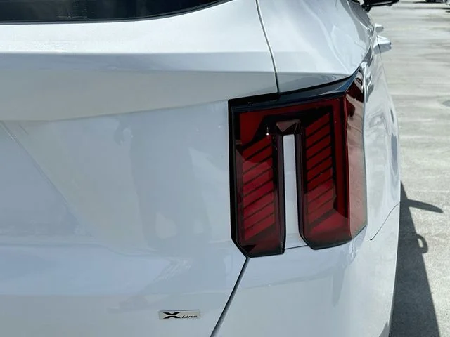 Used 2025 White Kia X-Line SX Prestige image 33