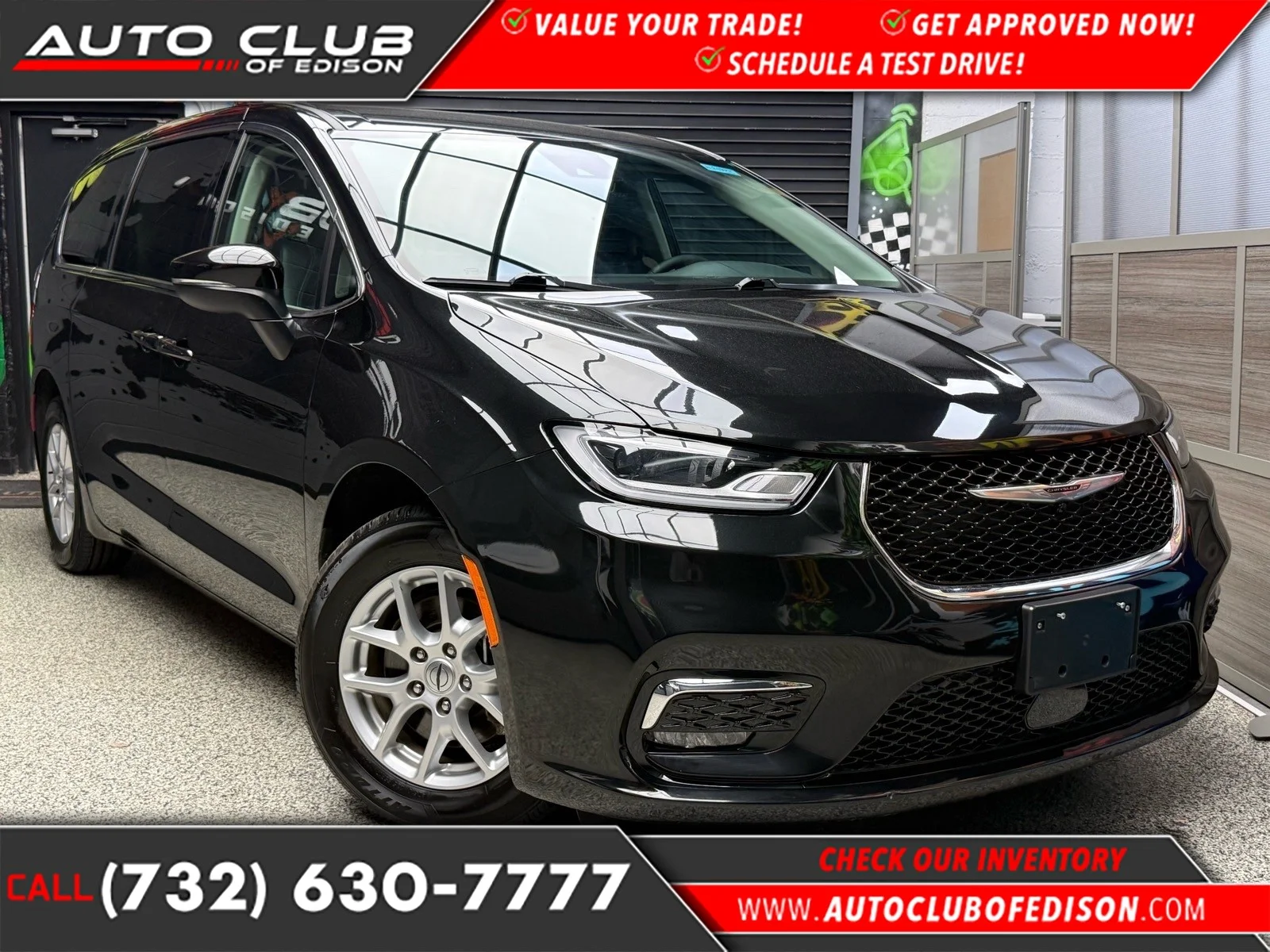 2023 Chrysler Pacifica Touring L's photo