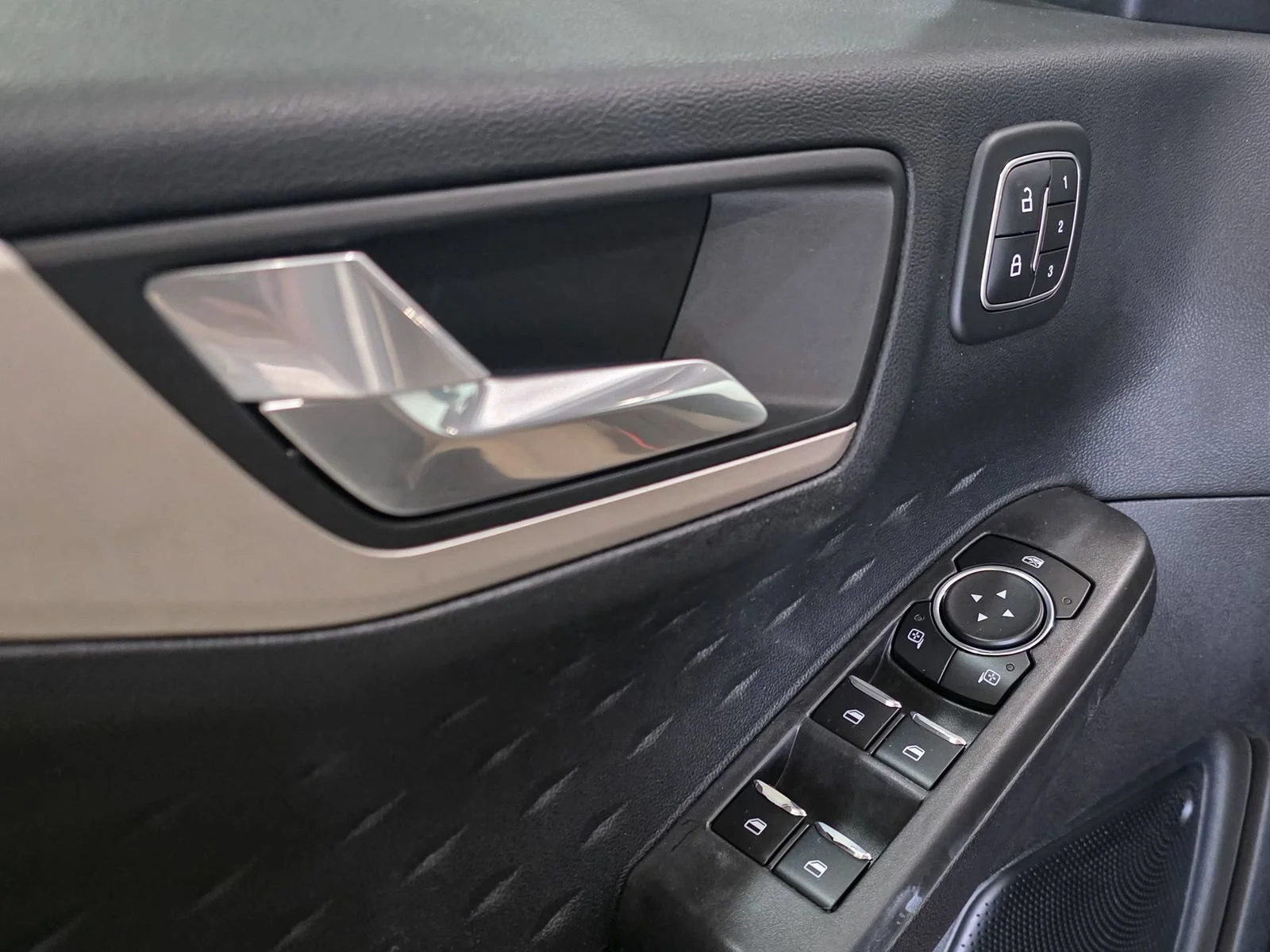 2020 Ford Escape SEL - Photo 19