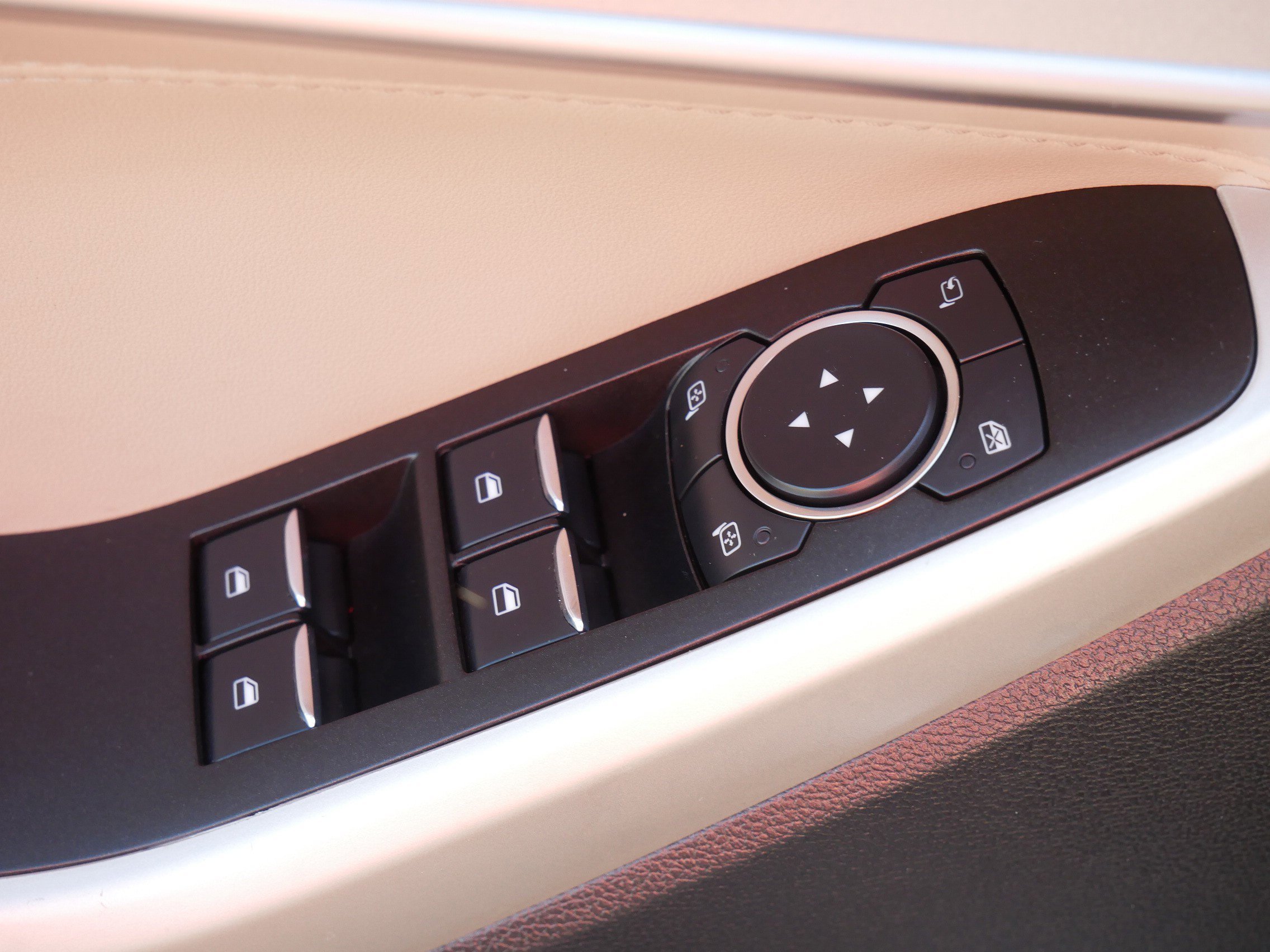 Used 2021 White Ford Limited image 18