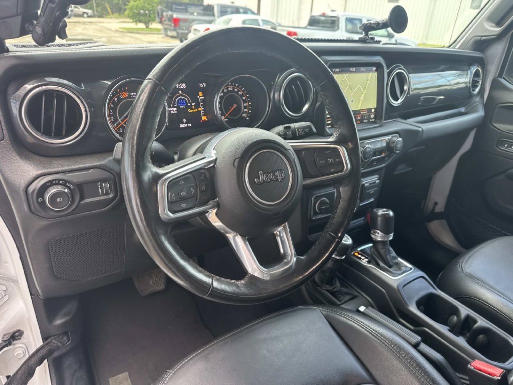 Used 2023 White Jeep Altitude image 36