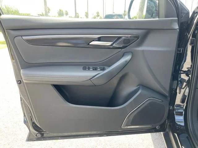 2025 VinFast VF 8 Eco - Photo 15