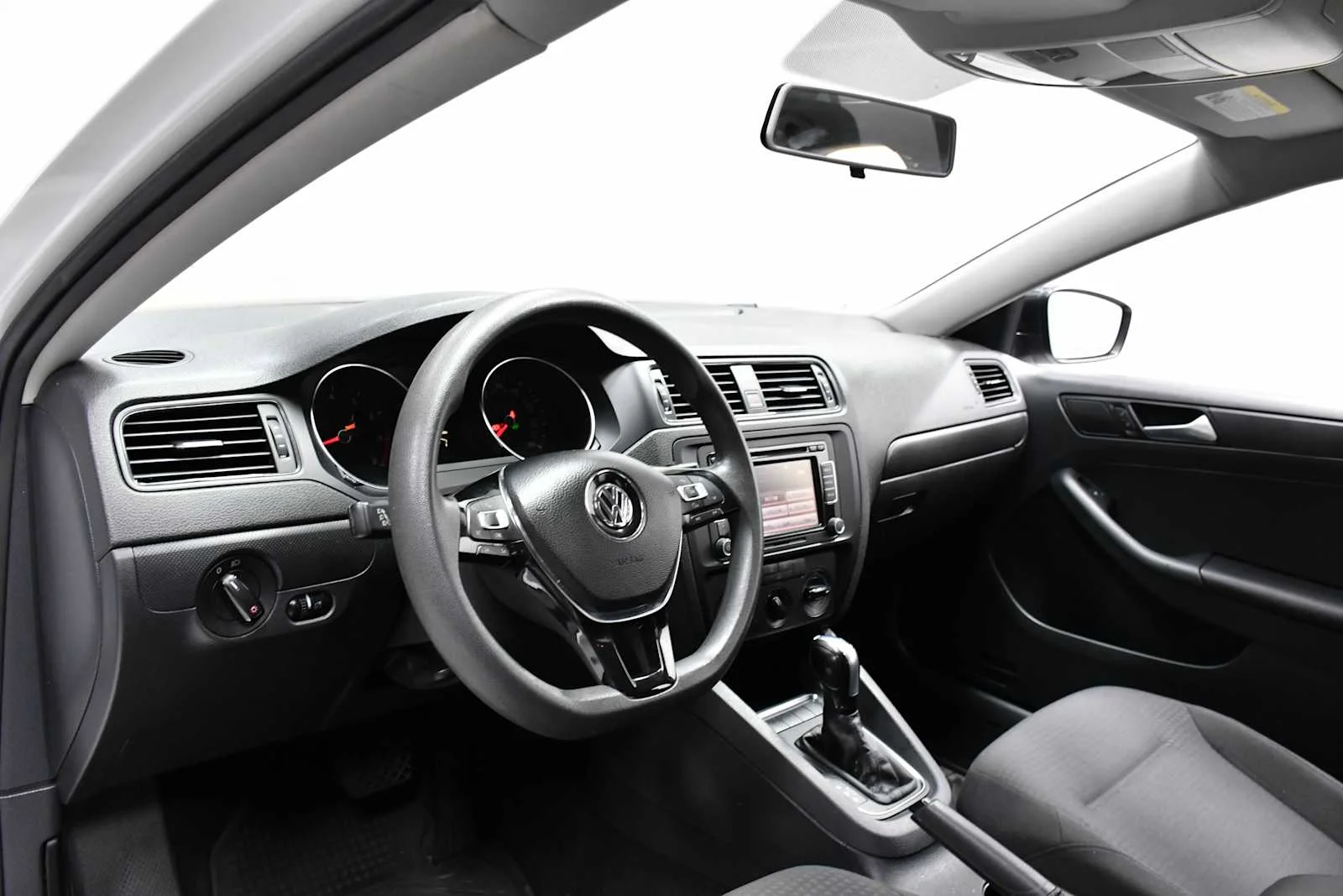 Used 2015 Pure White Volkswagen 2.0L S image 14
