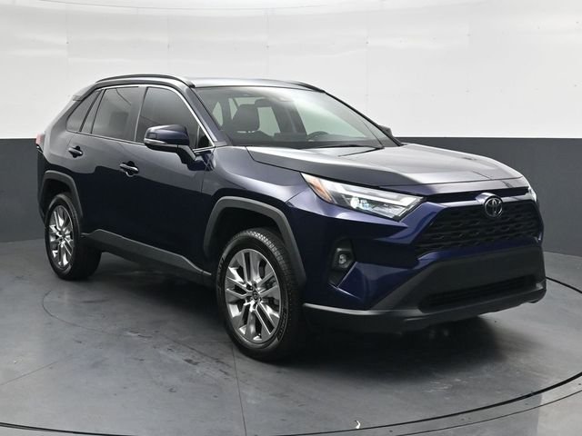 Used 2024  Toyota XLE Premium image 2