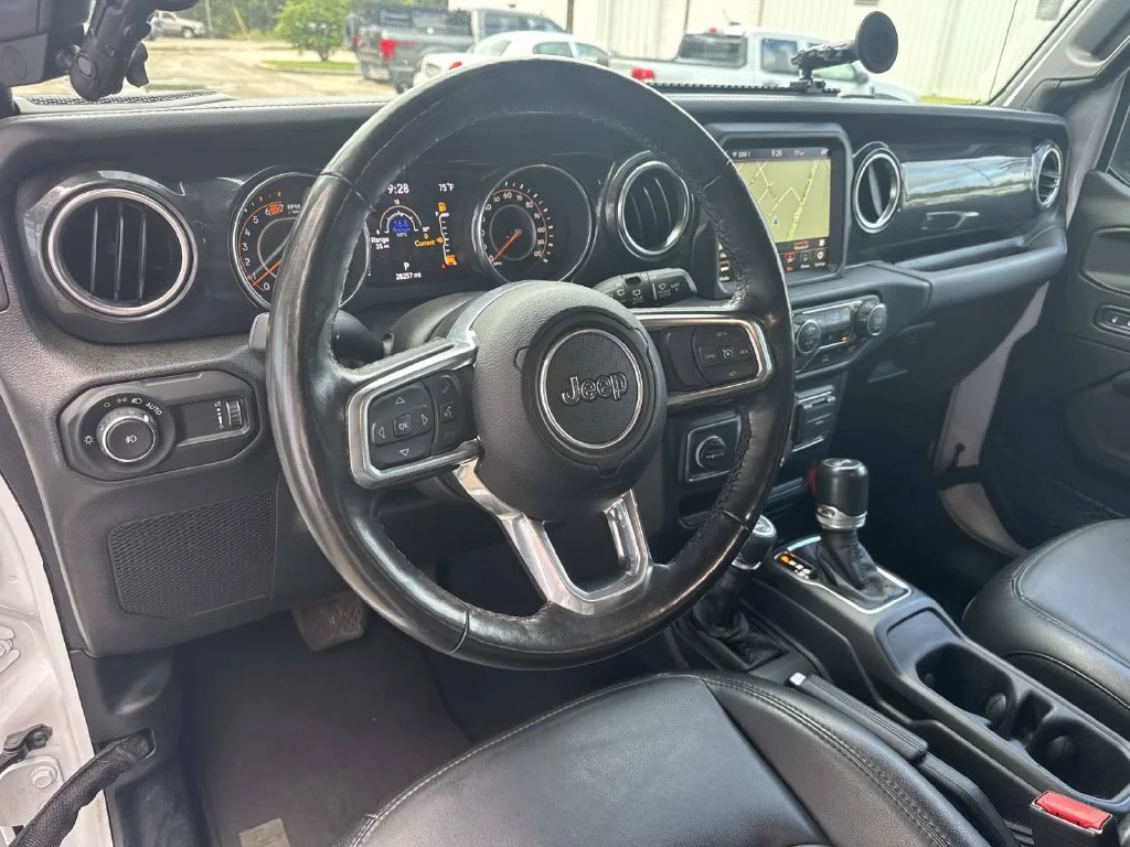 Used 2023 White Jeep Altitude image 36