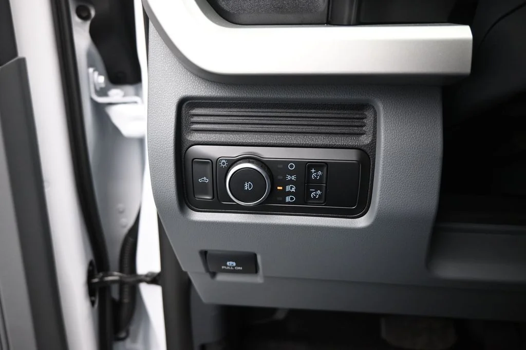 New 2026 Oxford White Ford XL image 15