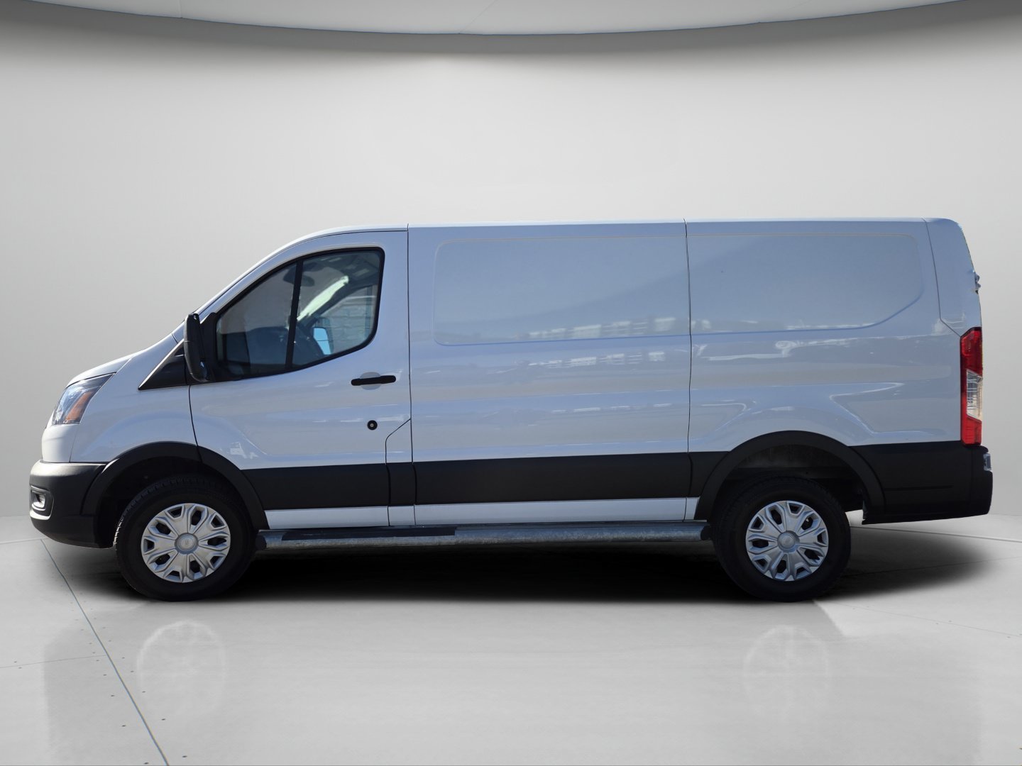 Used 2023 Oxford White Ford Base image 17